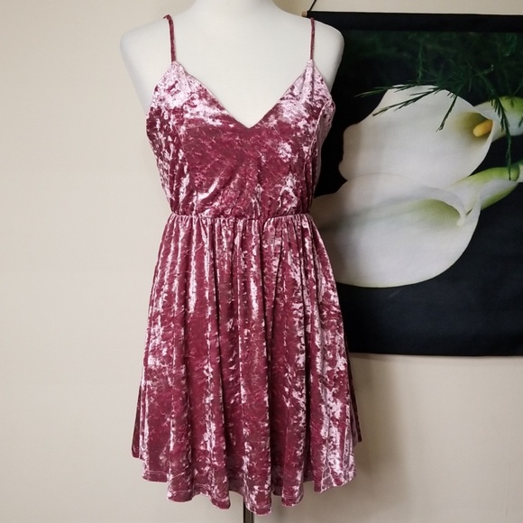 Romeo & Juliet Couture Dresses & Skirts - NWT Romeo & Juliet Velvet Spaghetti Strap Dress